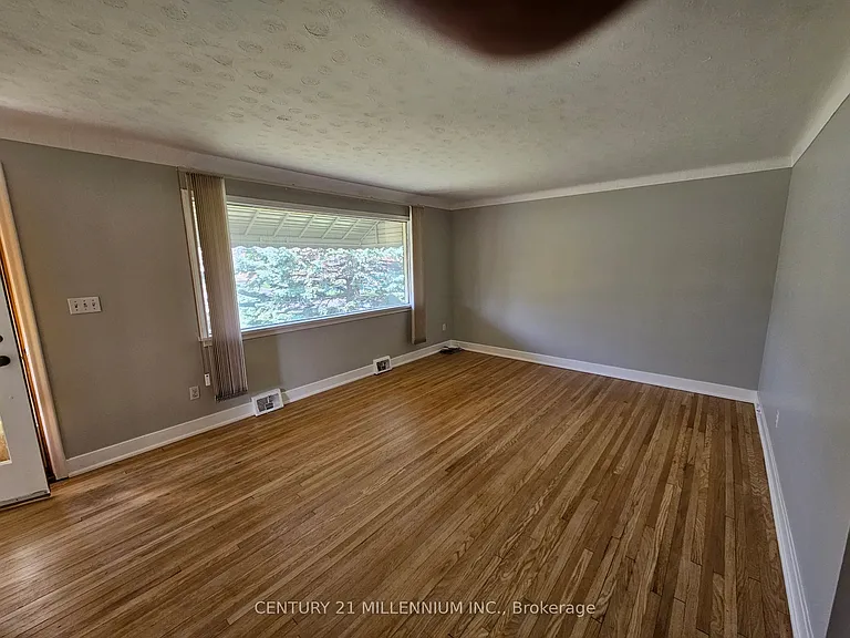 32 Stewart Ave #UPPER — Photo 6