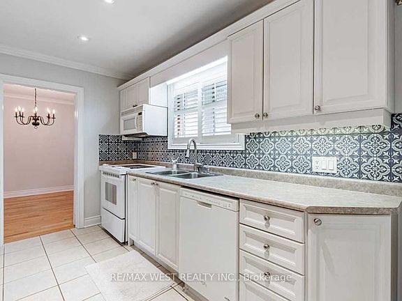 3rd image of 606 Conacher Dr