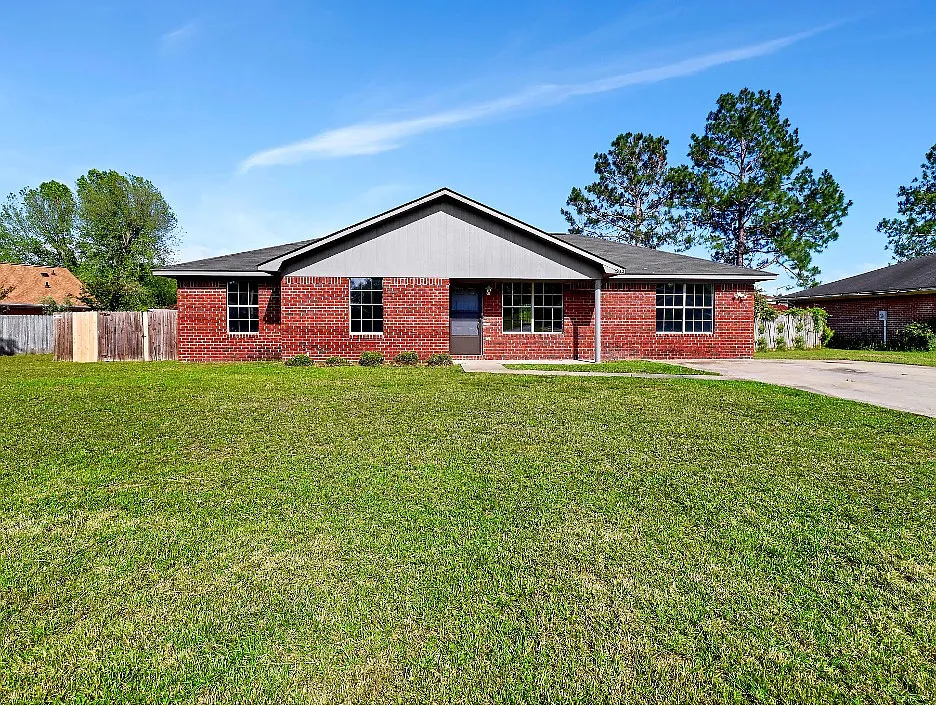 4 bed, 1596 sqft, $1,850 — Photo 2