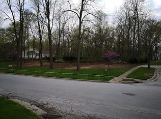 1609 Sweetbriar Dr, Bloomington, IL 61701