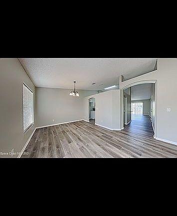 3rd image of 670 Londonderry Cir SE