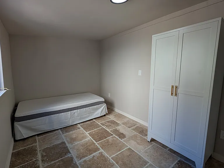 826 S Burlington Ave #G1 — Photo 1