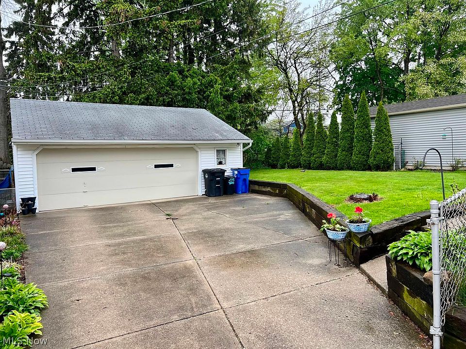 2nd image of 3687 Melbourne Ave