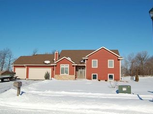 819 Goldfinch Ln, Marshall, WI 53559
