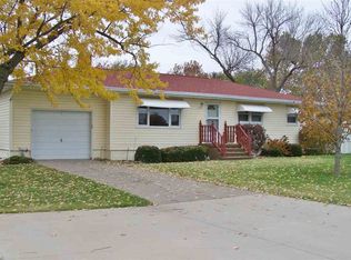 722 N Juniata St, Blue Grass, IA 52726
