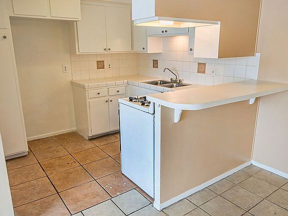 3rd image of 840 S Carondelet St APT 9