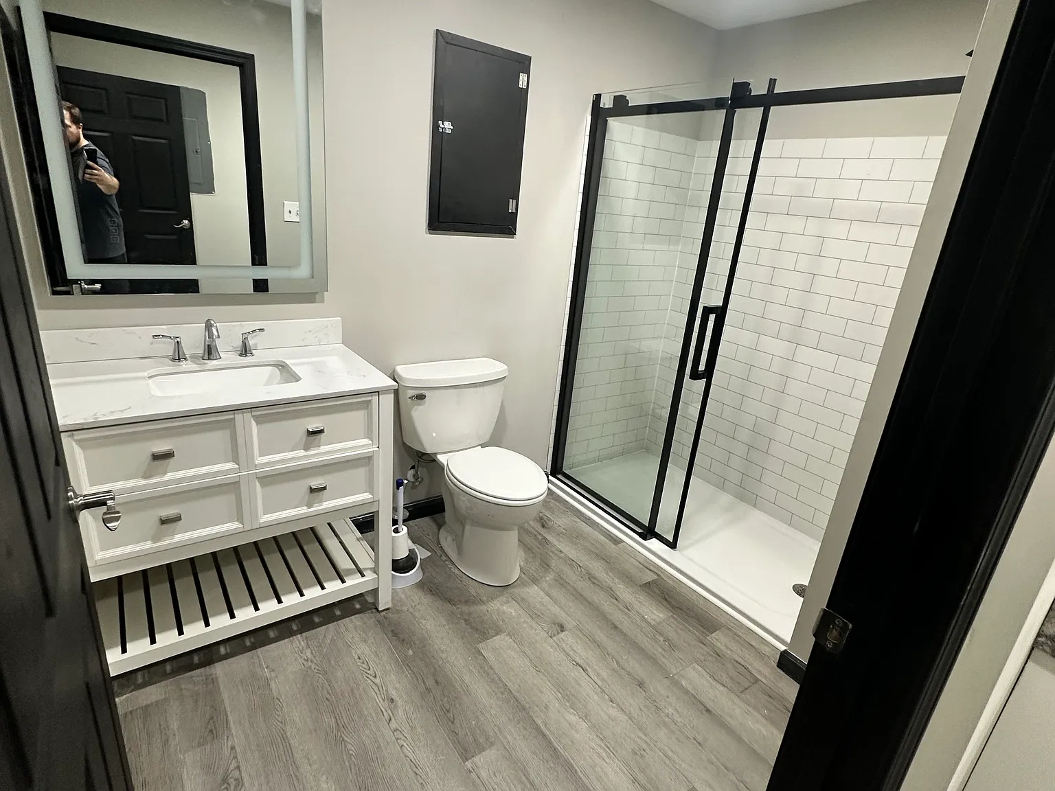 Studio, 989 sqft, $1,250 — Photo 3