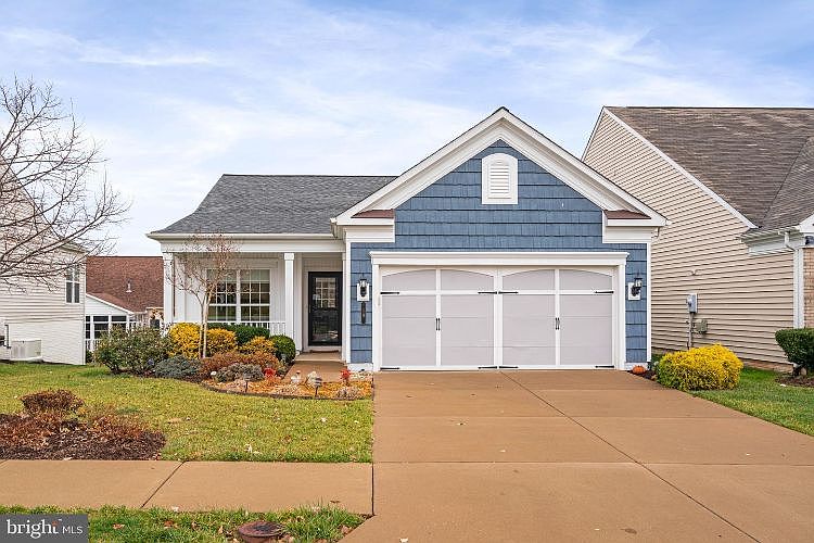 1st image of 19 Whaleback Ln