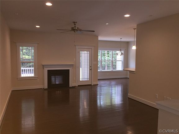 2nd image of 16131 Grove Vw