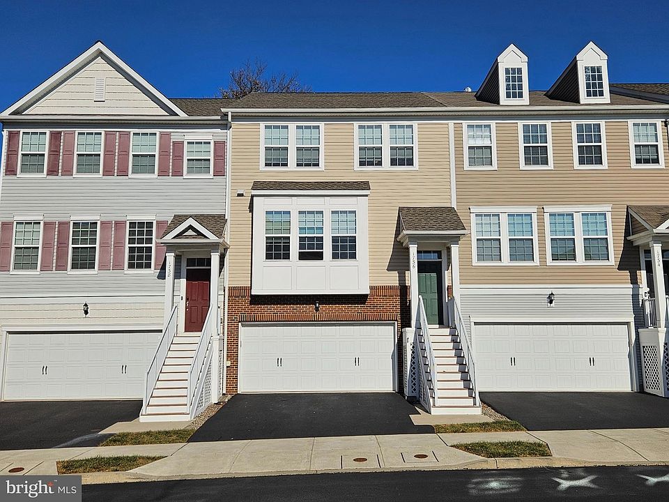 Welcome to 1736 Beacon Lane, in the fantastic Warrington Point neighborhood