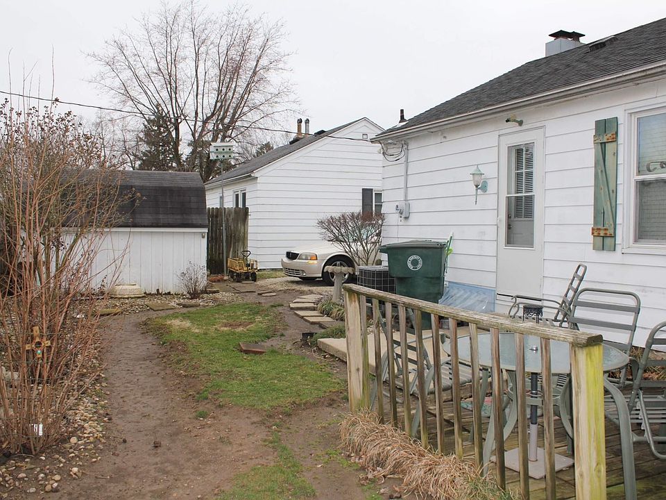 2nd image of 3206 E Grays Ct