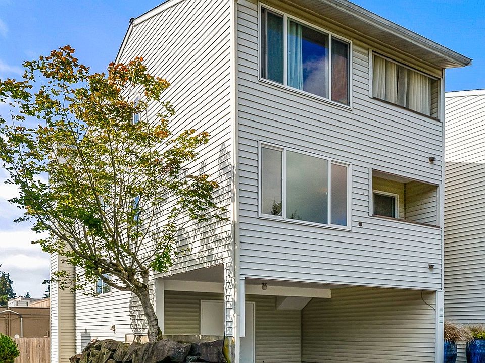 1st image of 20301 19th Avenue NE #611