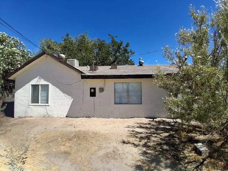 2 bed, 800 sqft, $1,600 — Photo 2
