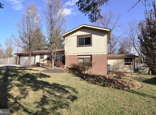 2533 Oakhampton Pl, Herndon, VA 20171