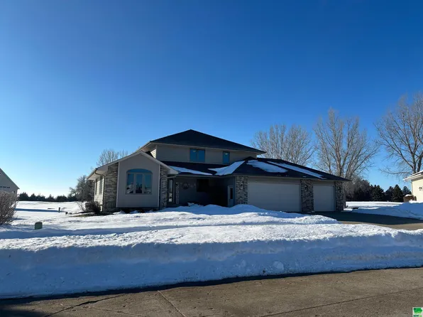 517 Oakmont Dr, Vermillion, SD 57069