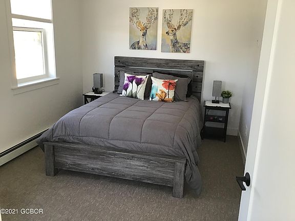 2nd image of 800 Park Ave Unit 208