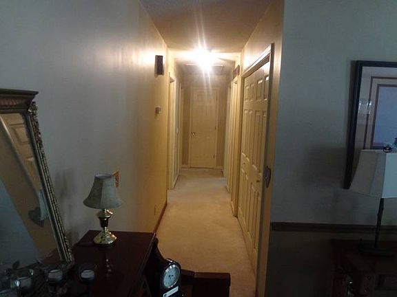 Hall to bedrooms.