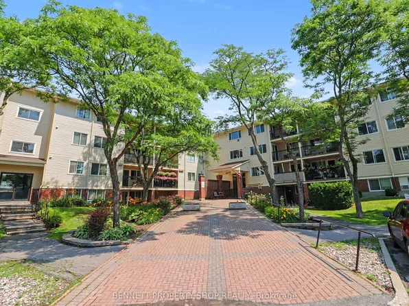 6470 Bilberry Dr #307, Ottawa, ON K1C 4P1