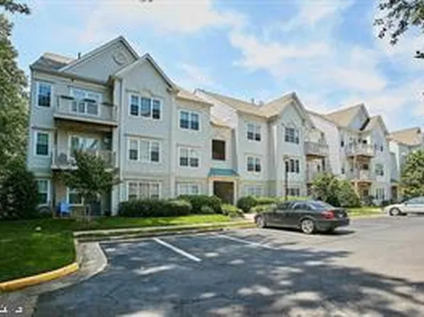 12491 Hayes Ct Unit 303, Fairfax, VA 22033