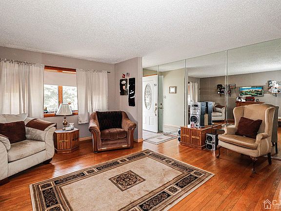 2nd image of 53 Lakeside Dr S