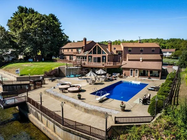 7 Meadowcrest Road, Hooksett, NH 03106