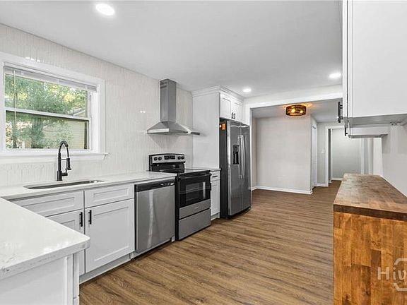 4th image of 2157 California Ave