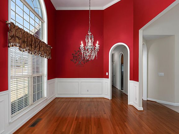 4th image of 2656 Piedmont Dr