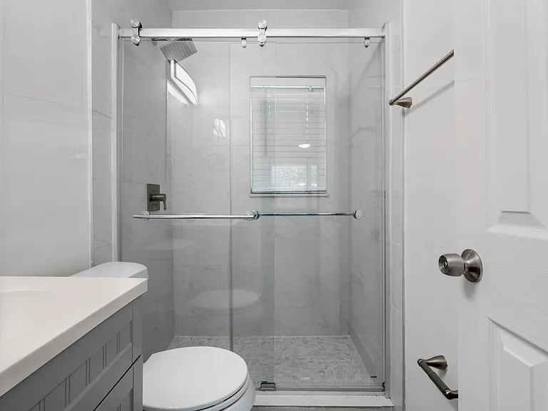 1100 NE 11th Ave #4 — Photo 8