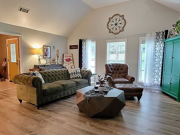 2nd image of 612 Josephine Dr
