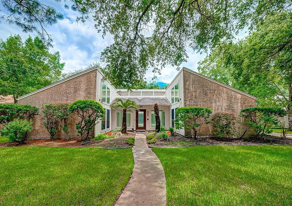1st image of 11910 Pebble Rock Dr
