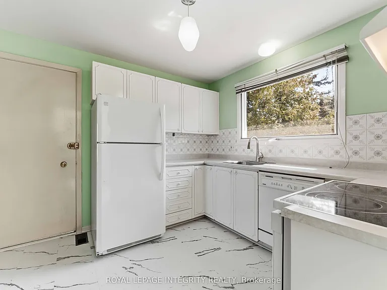 1842 Playfair Dr — Photo 9