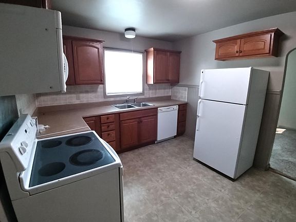 4th image of 1834 N Grand Island Ave