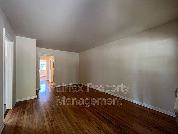 5th image of 1935 Morehead Ave