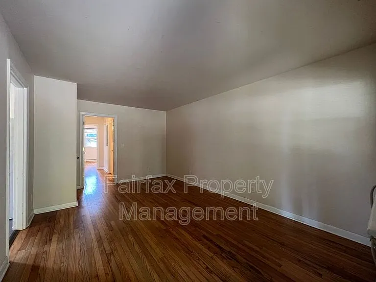 1935 Morehead Ave — Photo 5