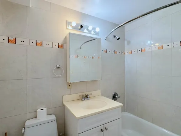 64-34 Grand Cent Parkway image 12 of 25