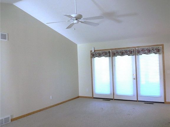 4th image of 1012 Villa Pl