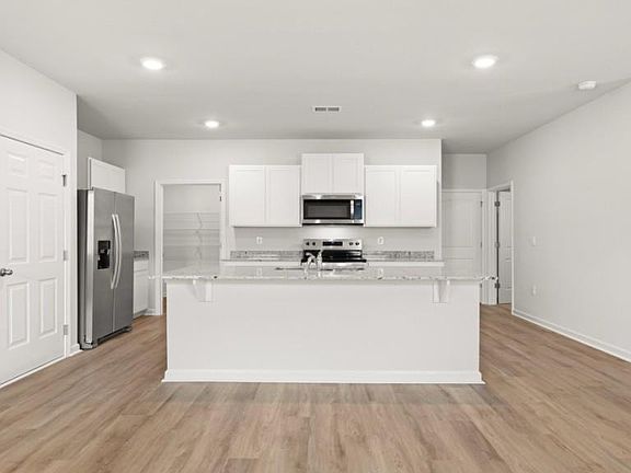 4th image of 101 Hill Side Rd