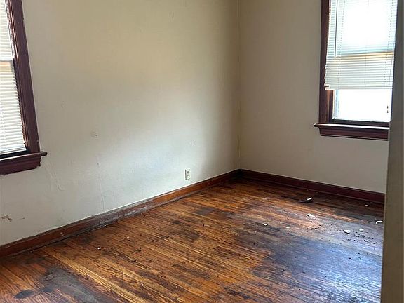 4th image of 5949 McArthur Ave