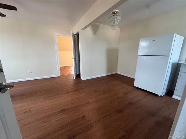 2 bed, 1.0 bath, 3300 sqft, $2,400 — Photo 2