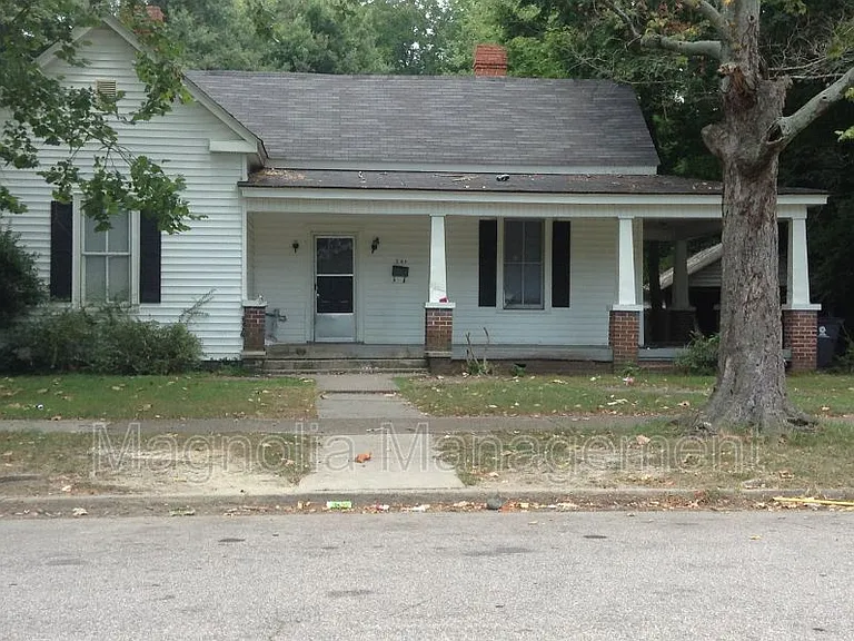 241 Davis St — Photo 1