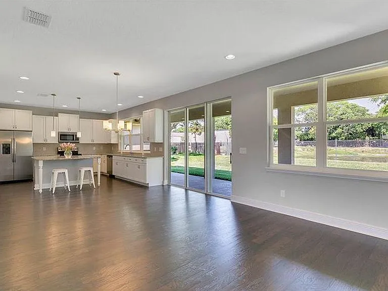 2813 Roseglen Way — Photo 11