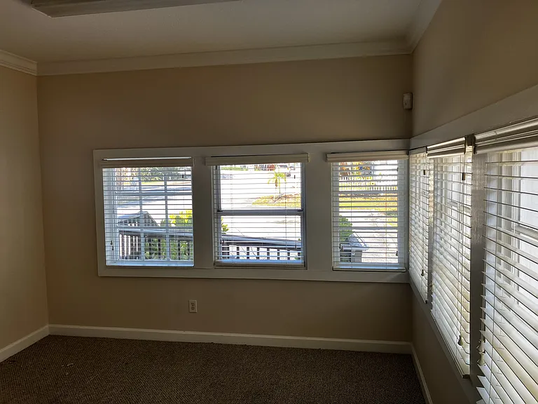 200 SW Atlanta Ave — Photo 4