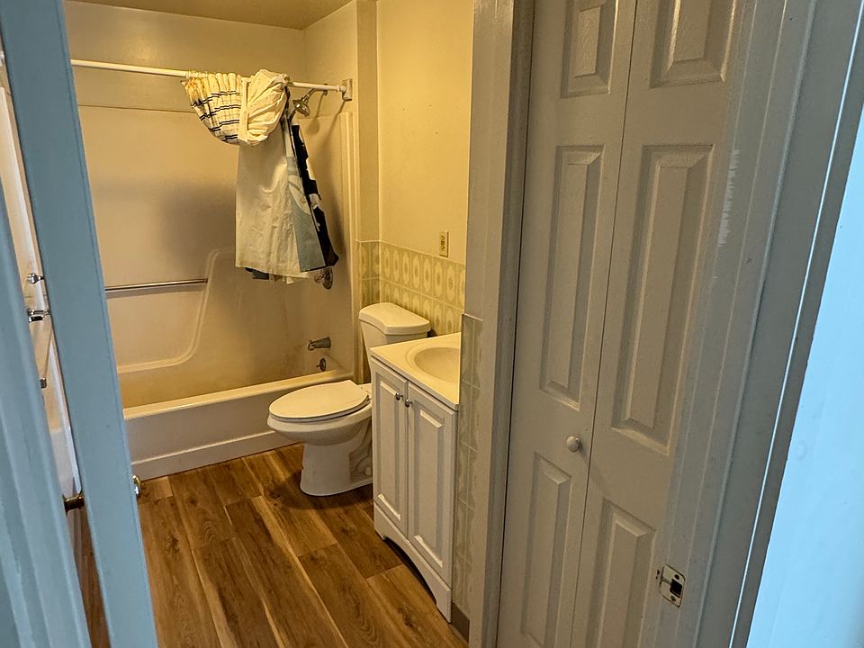 2nd image of 425-435 Pleasant St #1