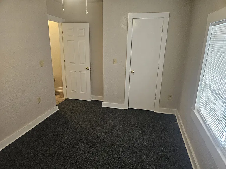 913 W Avenue I — Photo 14