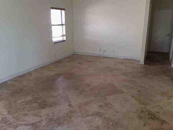 5th image of 18428 NW 9th St