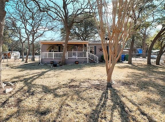 3rd image of 1004 Bluebonnet Dr