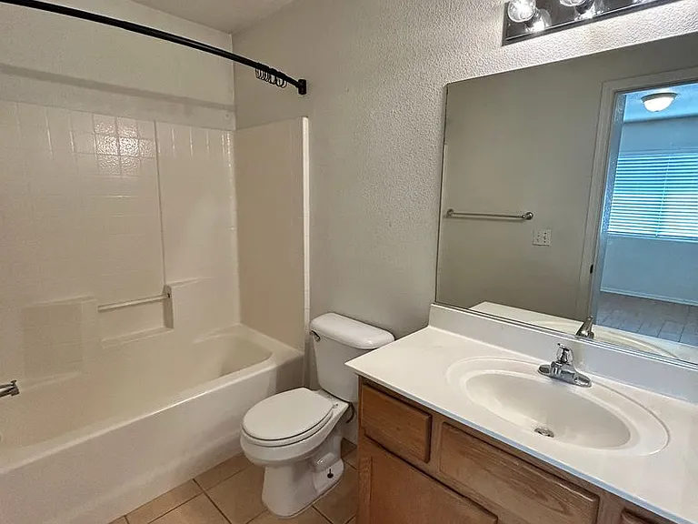 1370 Tanqueray Dr — Photo 10