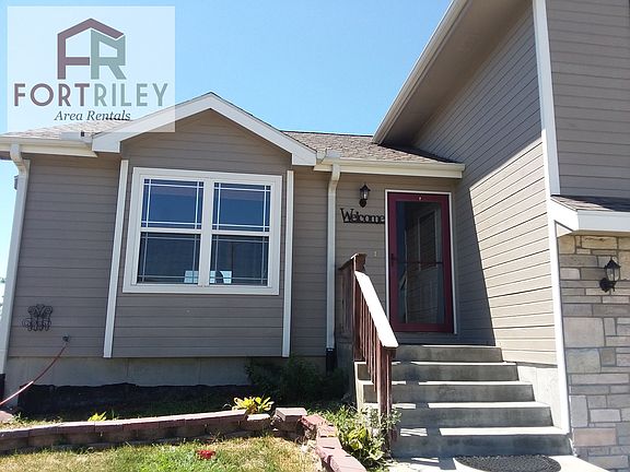 2nd image of 3013 Oakwood Dr