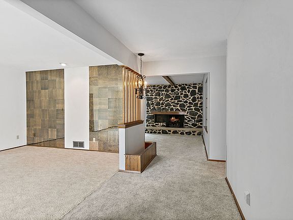 3rd image of 318 Laurel Ln