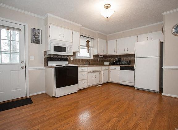 3rd image of 20321 Halloway Ave